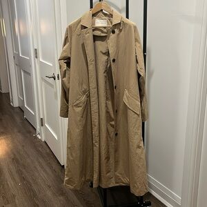 Aritzia The Group by Babaton Tan Trenchcoat. SIZE L